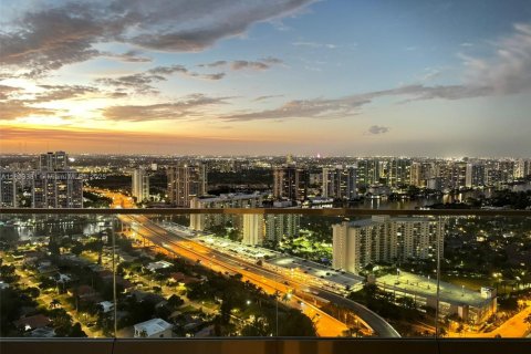 Condo in Sunny Isles Beach, Florida, 4 bedrooms  № 1946035 - photo 29