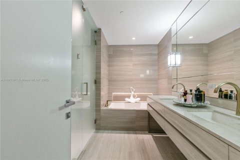 Condo in Sunny Isles Beach, Florida, 4 bedrooms  № 1946035 - photo 24