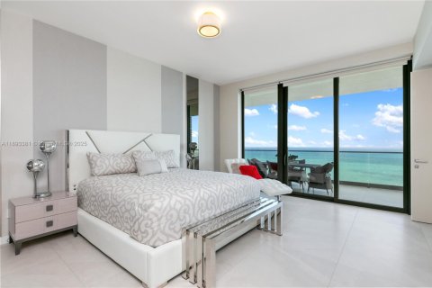 Condo in Sunny Isles Beach, Florida, 4 bedrooms  № 1946035 - photo 16