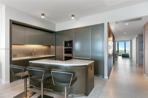 Condo in Sunny Isles Beach, Florida, 4 bedrooms  № 1946035 - photo 6