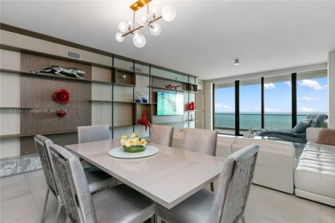 Condo in Sunny Isles Beach, Florida, 4 bedrooms  № 1946035 - photo 11