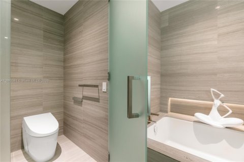 Condo in Sunny Isles Beach, Florida, 4 bedrooms  № 1946035 - photo 23