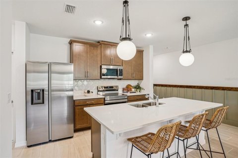 Touwnhouse à vendre à Apopka, Floride: 4 chambres, 174.28 m2 № 2437376 - photo 2
