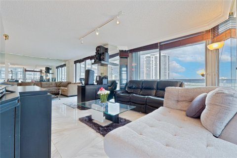 Condominio en venta en Aventura, Florida, 2 dormitorios, 134.43 m2 № 1477050 - foto 1