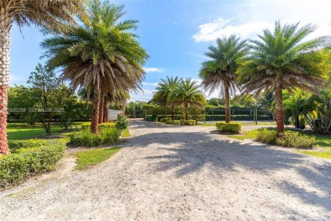 Propiedad comercial en venta en Miami, Florida, 125.42 m2 № 2428476 - foto 2