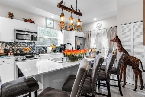 Propiedad comercial en venta en Miami, Florida, 125.42 m2 № 2428476 - foto 15