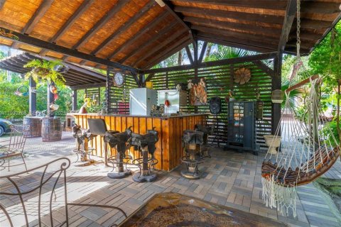 Propiedad comercial en venta en Miami, Florida, 125.42 m2 № 2428476 - foto 9