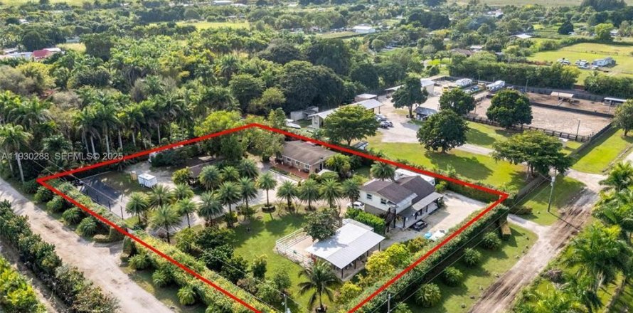 Propiedad comercial en Miami, Florida 125.42 m2 № 2428476