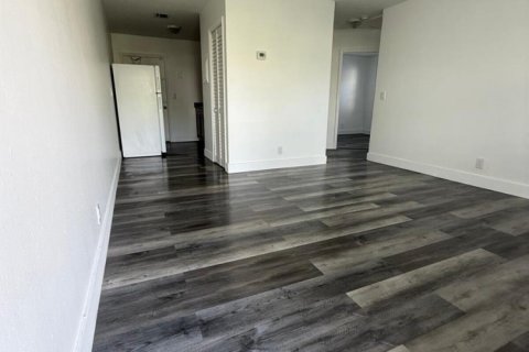 Appartement à louer à West Palm Beach, Floride: 2 chambres, 63.36 m2 № 2439162 - photo 2