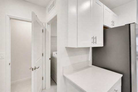 Casa en venta en Zephyrhills, Florida, 6 dormitorios, 308.99 m2 № 2212846 - foto 19