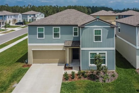 House in Zephyrhills, Florida 6 bedrooms, 308.99 sq.m. № 2212846