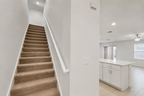 Casa en venta en Zephyrhills, Florida, 6 dormitorios, 308.99 m2 № 2212846 - foto 21