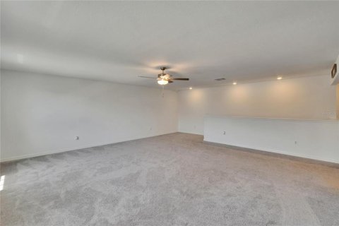Casa en venta en Zephyrhills, Florida, 6 dormitorios, 308.99 m2 № 2212846 - foto 22