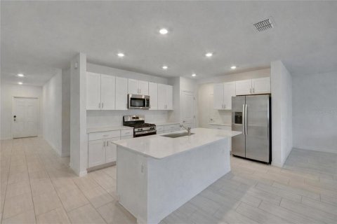 Casa en venta en Zephyrhills, Florida, 6 dormitorios, 308.99 m2 № 2212846 - foto 13