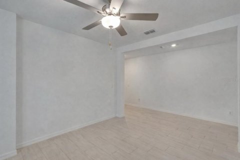Casa en venta en Zephyrhills, Florida, 6 dormitorios, 308.99 m2 № 2212846 - foto 12