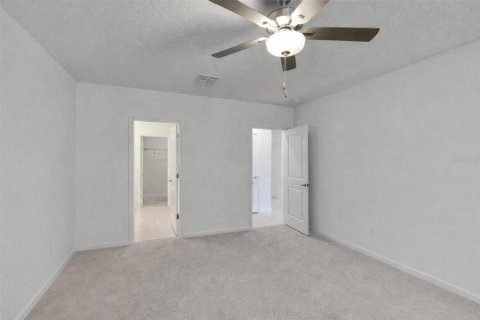 Casa en venta en Zephyrhills, Florida, 6 dormitorios, 308.99 m2 № 2212846 - foto 15