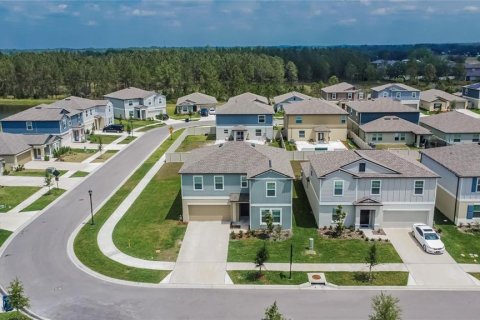 Casa en venta en Zephyrhills, Florida, 6 dormitorios, 308.99 m2 № 2212846 - foto 3
