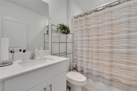 Casa en venta en Zephyrhills, Florida, 6 dormitorios, 308.99 m2 № 2212846 - foto 10