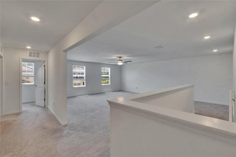 Casa en venta en Zephyrhills, Florida, 6 dormitorios, 308.99 m2 № 2212846 - foto 23