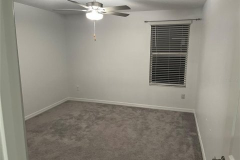Casa en venta en Zephyrhills, Florida, 6 dormitorios, 308.99 m2 № 2212846 - foto 25