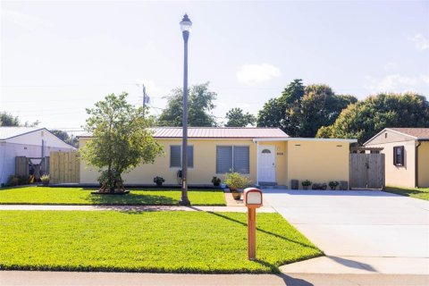 Villa ou maison à West Palm Beach, Floride 3 chambres, 104.24 m2 № 2418639