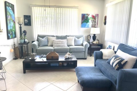 Condo in Deerfield Beach, Florida, 1 bedroom  № 1848311 - photo 1