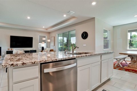 House in Bradenton, Florida 4 bedrooms, 258.92 sq.m. № 2306386 - photo 11