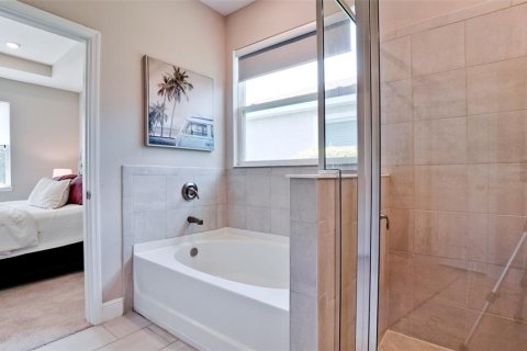 House in Bradenton, Florida 4 bedrooms, 258.92 sq.m. № 2306386 - photo 18
