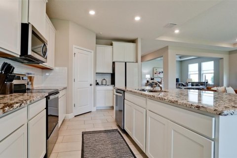 House in Bradenton, Florida 4 bedrooms, 258.92 sq.m. № 2306386 - photo 9