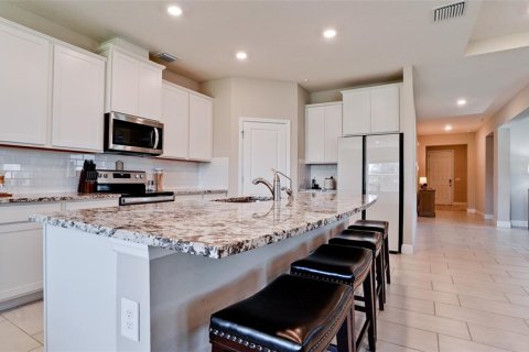House in Bradenton, Florida 4 bedrooms, 258.92 sq.m. № 2306386 - photo 8
