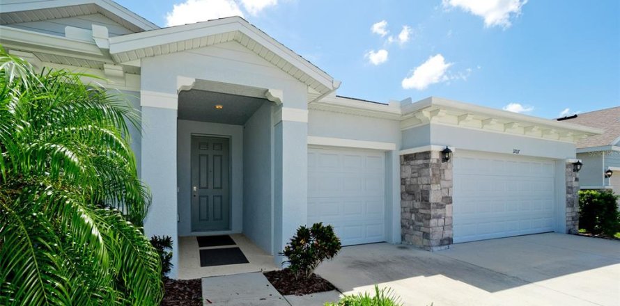 House in Bradenton, Florida 4 bedrooms, 258.92 sq.m. № 2306386