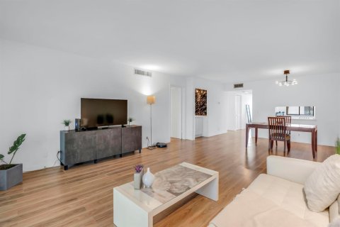 Copropriété à vendre à Weston, Floride: 2 chambres, 114.36 m2 № 2146215 - photo 15