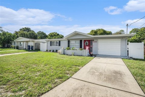 House in Port Richey, Florida 3 bedrooms, 102.84 sq.m. № 1907347 - photo 3