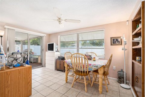 House in Port Richey, Florida 3 bedrooms, 102.84 sq.m. № 1907347 - photo 8