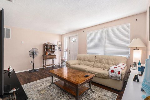 House in Port Richey, Florida 3 bedrooms, 102.84 sq.m. № 1907347 - photo 5