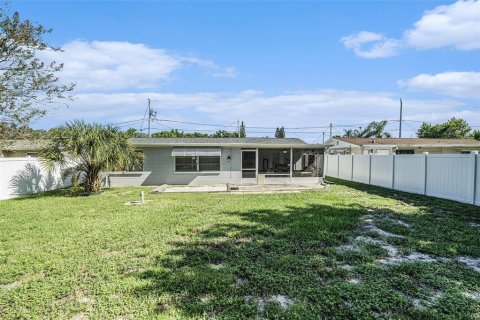 House in Port Richey, Florida 3 bedrooms, 102.84 sq.m. № 1907347 - photo 26