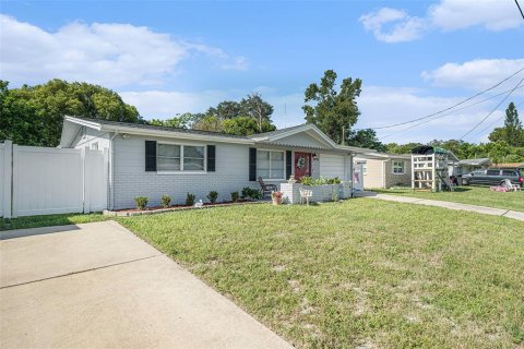 House in Port Richey, Florida 3 bedrooms, 102.84 sq.m. № 1907347 - photo 2