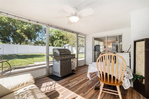 House in Port Richey, Florida 3 bedrooms, 102.84 sq.m. № 1907347 - photo 17