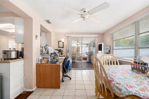 House in Port Richey, Florida 3 bedrooms, 102.84 sq.m. № 1907347 - photo 10