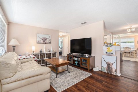 House in Port Richey, Florida 3 bedrooms, 102.84 sq.m. № 1907347 - photo 7