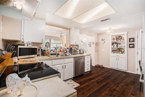 House in Port Richey, Florida 3 bedrooms, 102.84 sq.m. № 1907347 - photo 14