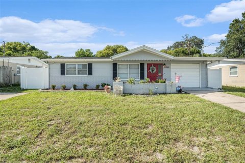 House in Port Richey, Florida 3 bedrooms, 102.84 sq.m. № 1907347 - photo 1