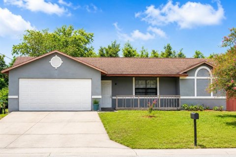 House in Deltona, Florida 3 bedrooms, 121.14 sq.m. № 2287394