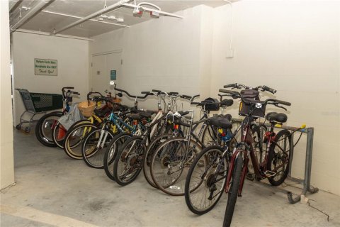 Condo in Clearwater, Florida, 2 bedrooms  № 1913765 - photo 15