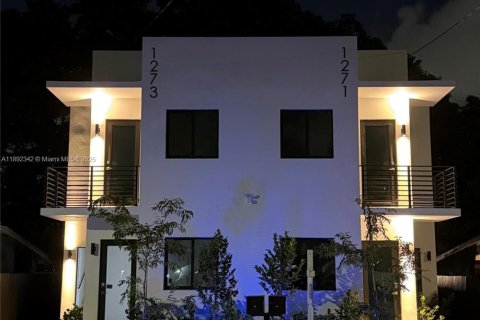 Commercial property in Miami, Florida 366.41 sq.m. № 1946510 - photo 2