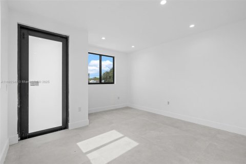 Commercial property in Miami, Florida 366.41 sq.m. № 1946510 - photo 28