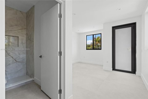 Commercial property in Miami, Florida 366.41 sq.m. № 1946510 - photo 23