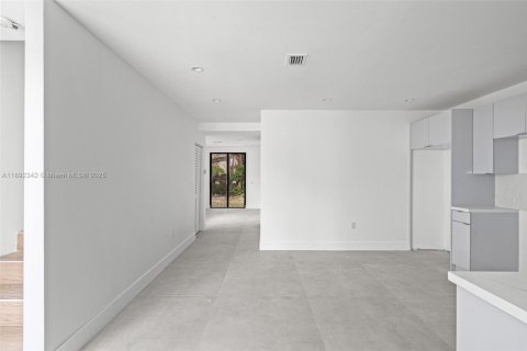 Commercial property in Miami, Florida 366.41 sq.m. № 1946510 - photo 27