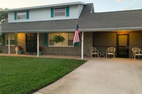 House in Seminole, Florida 4 bedrooms, 149.76 sq.m. № 2100359