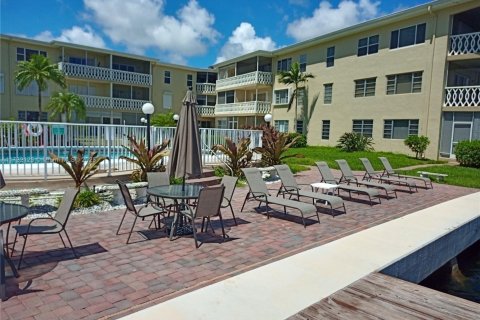 Condo in Hallandale Beach, Florida, 1 bedroom  № 1729726 - photo 25
